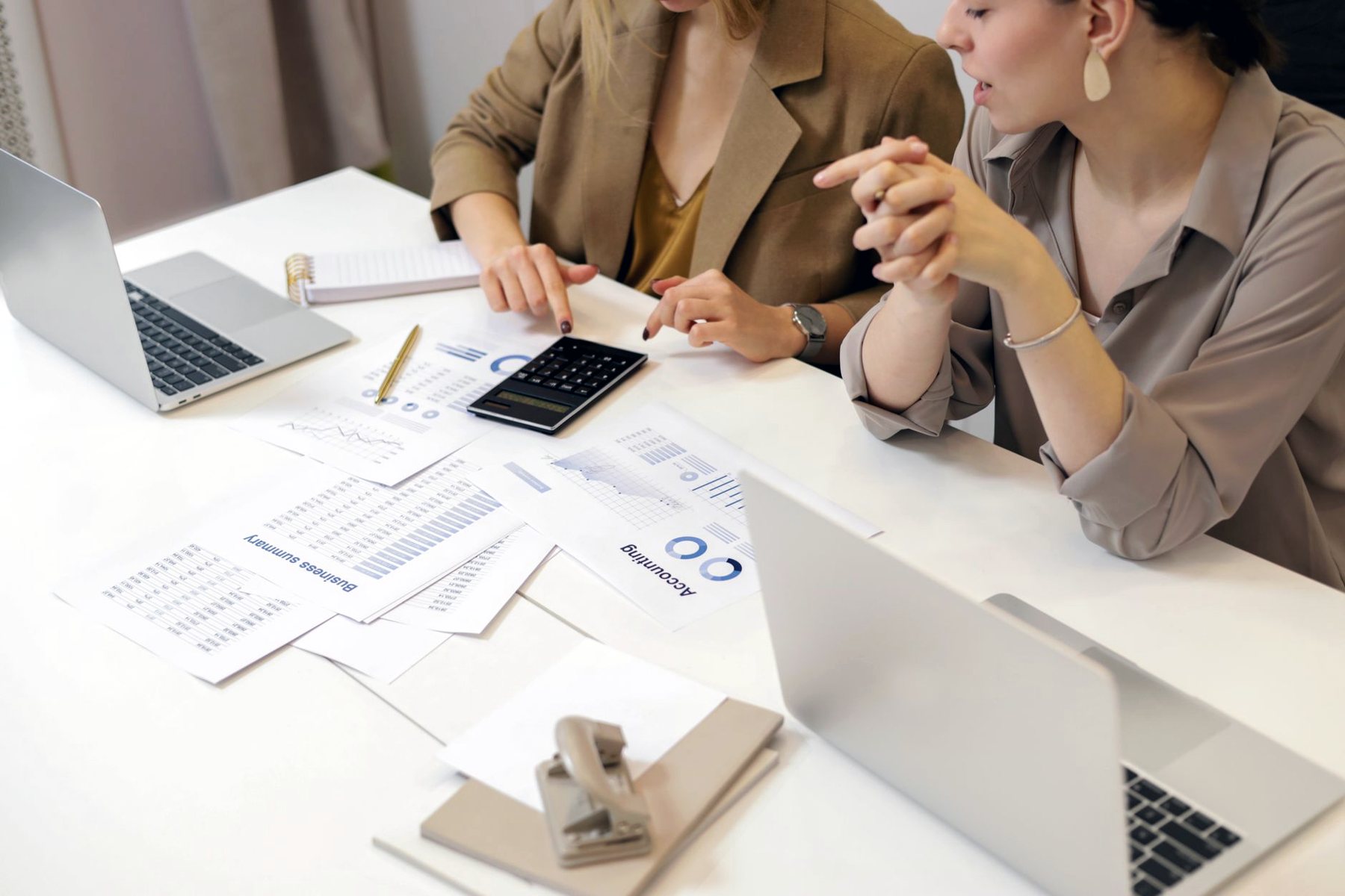 Relecture de tableaux financiers, calculatrice et ordinateur